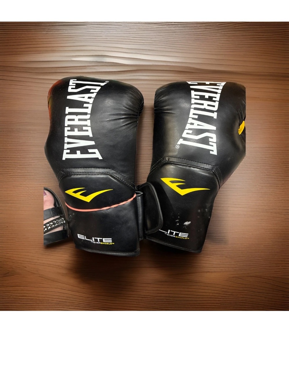 Everlast Black Training Gear with White Tag